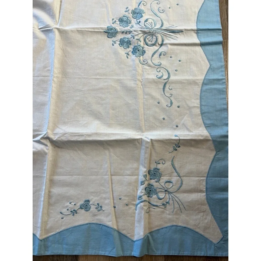 Vintage Floral Embroidered Tablecloth 42x34